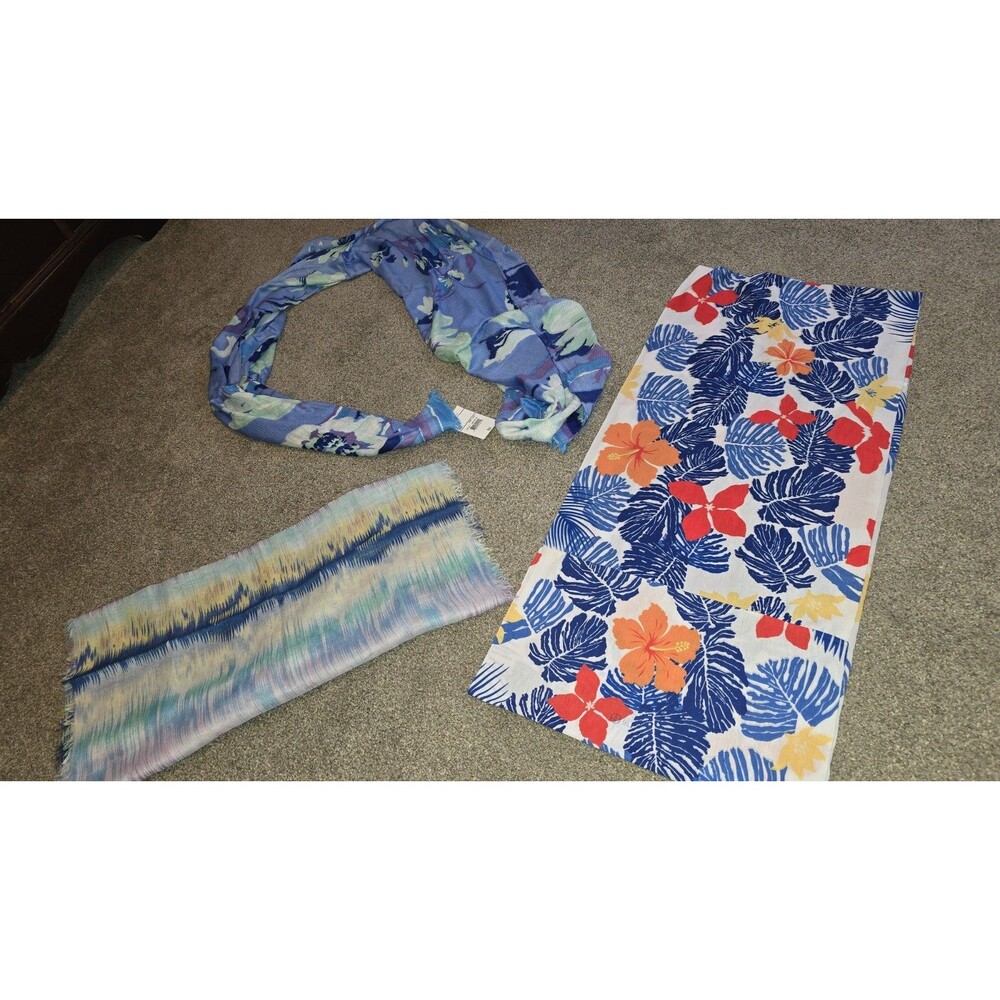 LOT OF 3 WOMAN'S SCARVES 2 EXCELLENT 1 NEW WITH TAGS